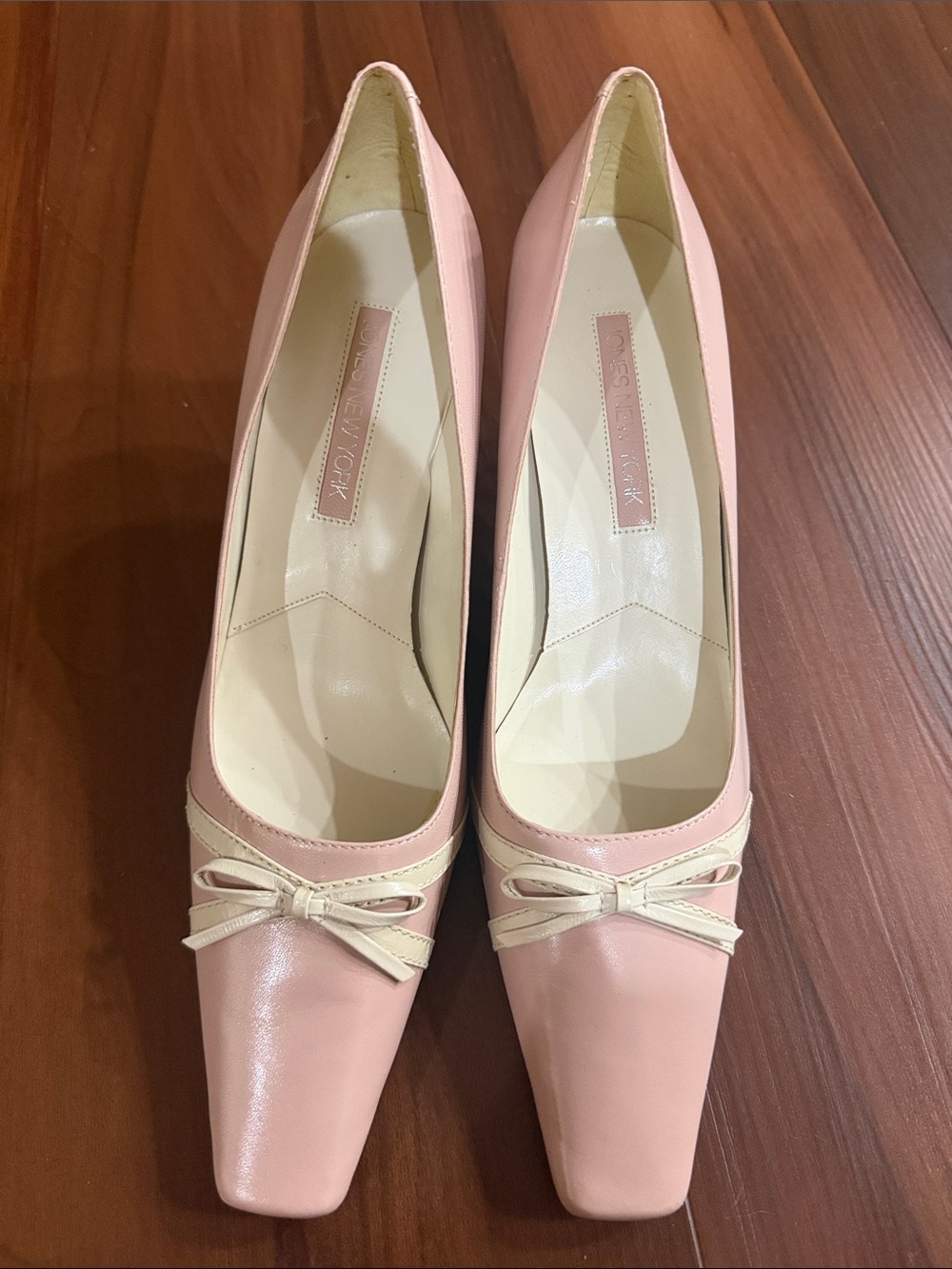 Jones New York Pink Pumps with Cream Bow Accent